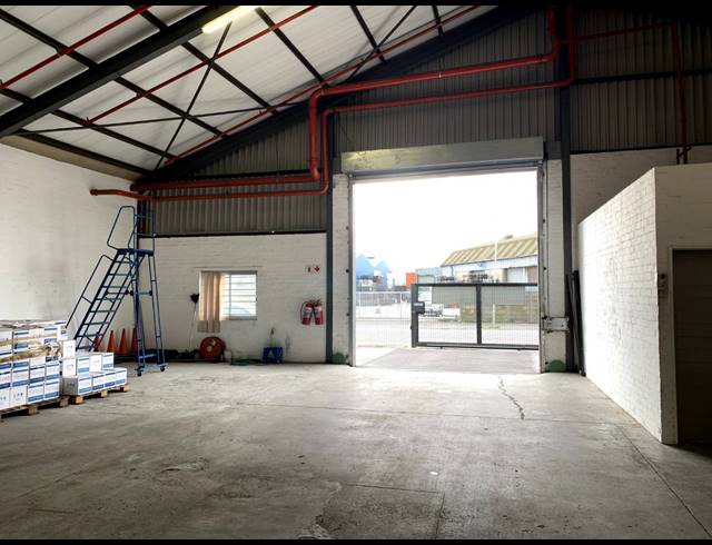 6,100M² FACTORY FOR SALE IN PAROW INDUSTRIAL
